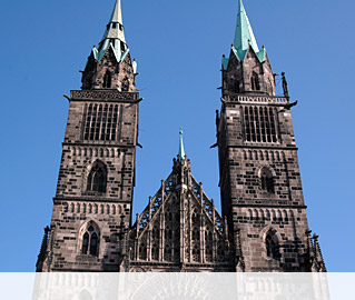  Foto: Lorenzkirche N&uuml;rnberg< 