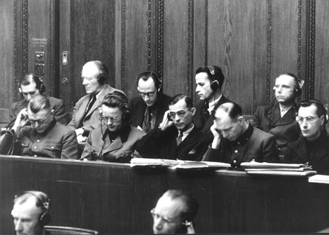 Foto: Ausschnitt Anklagebank Foto: Ausschnitt Anklagebank